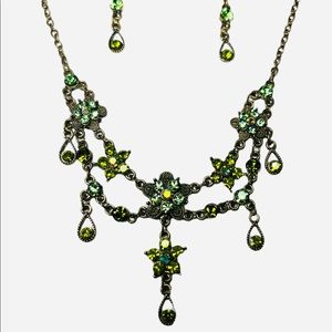 BEAUTIFUL! Austrian Crystal Necklace Earrings Set